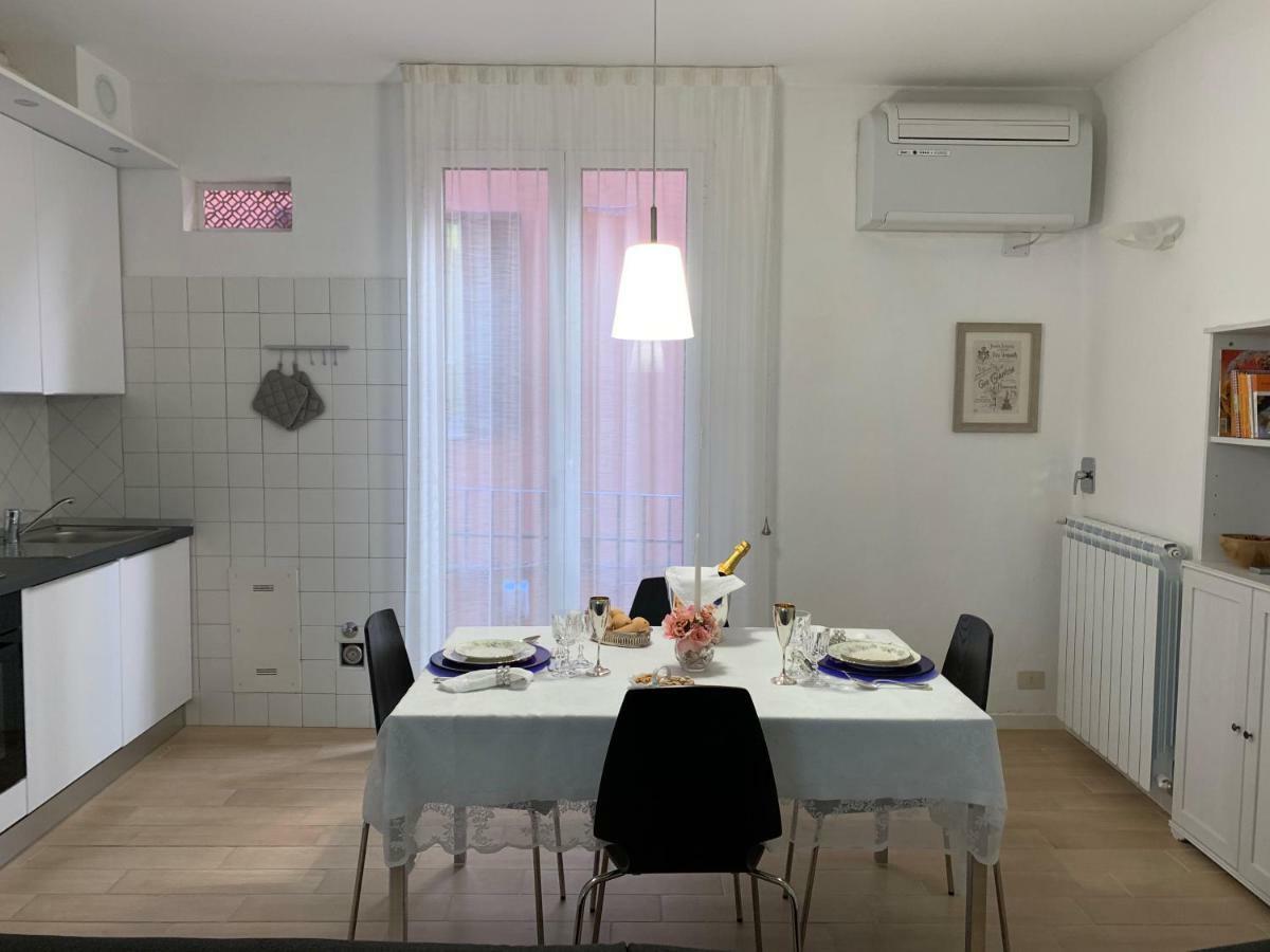 Апартаменты Temporary House Vicolo Colombina Болонья Экстерьер фото